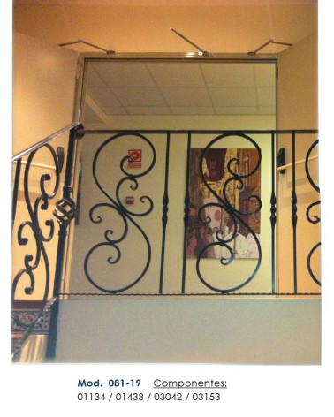 Balaustrada de Forja Doble Ce con Cola de Pez Cuadrado 14 mm