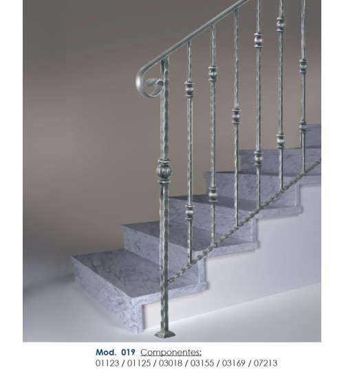 Arranques de Forja para Escalera  Martillado con Bola de Forja Central Cuadrado 30 mm