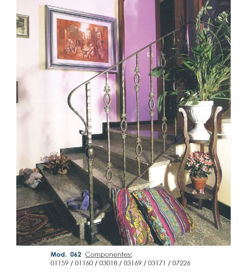 Arranques de Forja para Escalera  Martillado con Bola de Forja Central Cuadrado 30 mm