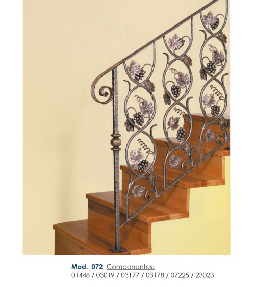 Arranques de Forja para Escalera Martillado con Bola Central Cuadrado 25 mm