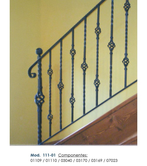 Arranques de Forja para Escalera Entorchado Piña Central Cuadrado 30 mm