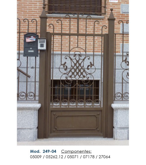 Panel de Forja con Panel Central y Rosetas Pletina 16x8 mm