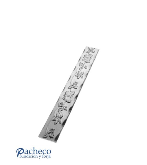 Pasamanos de Forja con Estampación Animada y Cantos Labrados  Pletina 40x8 mm