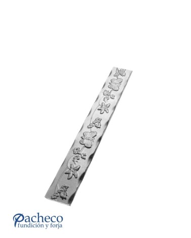 Pasamanos de Forja con Estampación Animada y Cantos Labrados  Pletina 40x8 mm