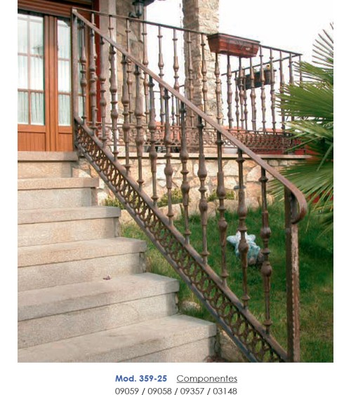 Solera de Hierro Fundido con Aros Entrelazados y Ornamento Central