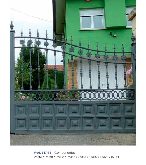 Solera de Hierro Fundido con Aros Entrelazados y Ornamento Central