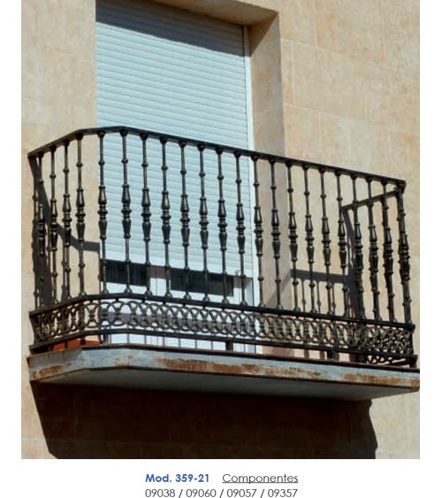 Solera de Hierro Fundido con Aros Entrelazados y Ornamento Central