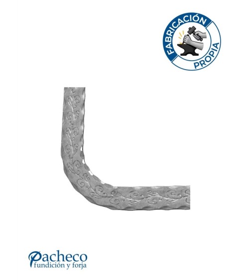 Pasamanos de Forja en Curva con Estampación Floral y Cantos Labrados A 90º Pletina 40x8 mm