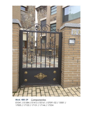 Macolla en latón brillo para barrote de forja cuadrado estampada para puertas de entrada y portales