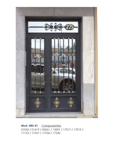 Macolla en latón brillo para barrote de forja cuadrado desmontable ondulada para puertas de forja y portales