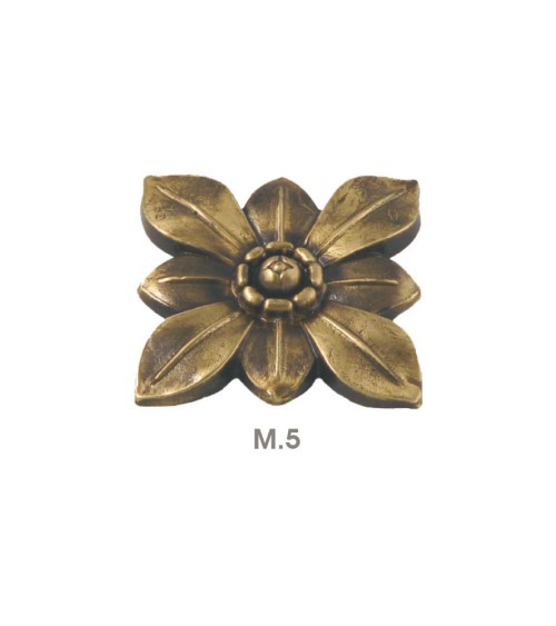 Rosetón en latón patinado floral cuadrado para puertas de portal