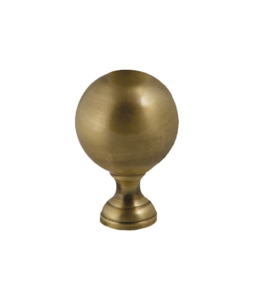 Remate en latón patinado tipo bola decorativa para barandillas y remates de escalera