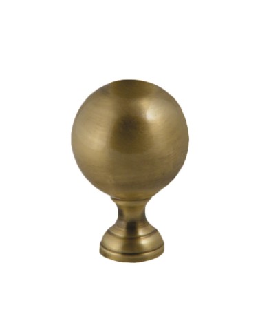 Remate en latón patinado tipo bola decorativa para barandillas y remates de escalera
