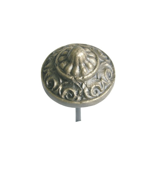 Clavo en latón patinado redondo labrado para puertas rústicas y portones artesanales