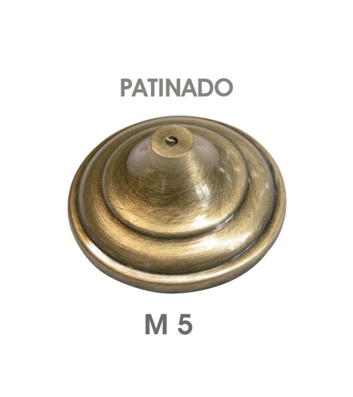 Clavo en latón patinado para portones rústicos y carpintería tradicional