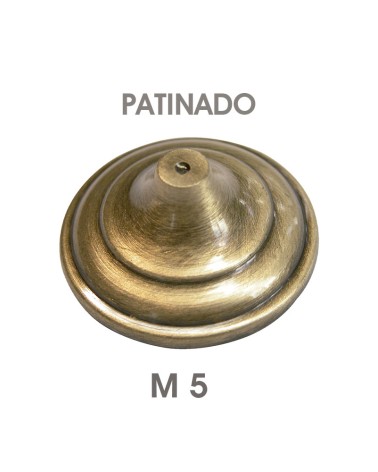 Clavo en latón patinado para portones rústicos y carpintería tradicional