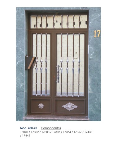 Macolla en latón cromado para barrote de forja redondo lisa con base redondeada para puertas de entrada