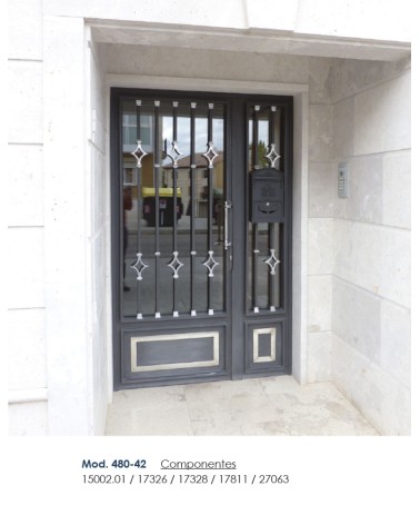 Macolla en latón cromado para barrote de forja cuadrado rectangular para pletinas de puertas de entrada