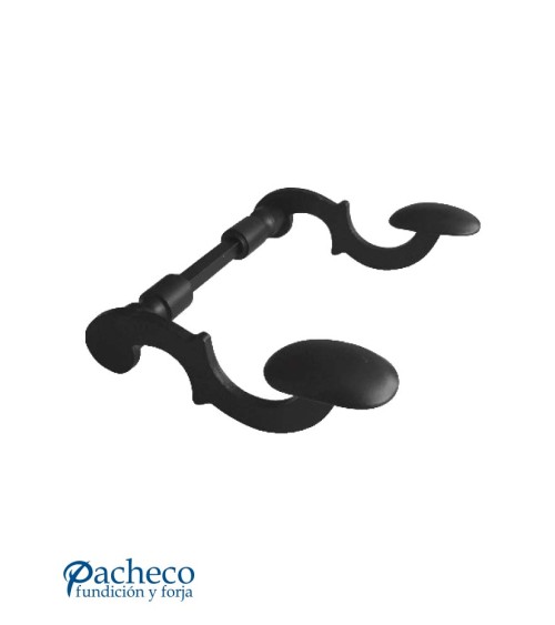 Manilla de forja rústica curva con roseta redonda para puerta rústica