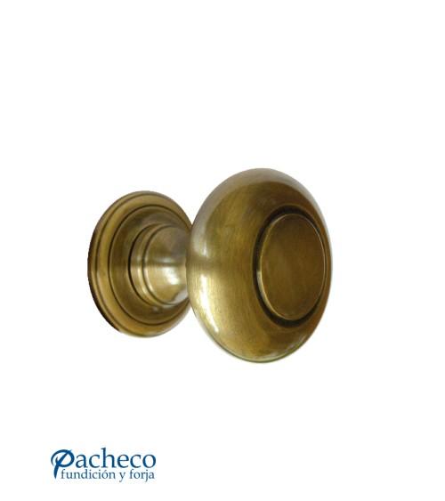 Pomo de latón patinado para puerta rústica