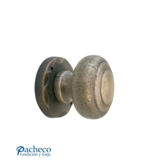 Pomo rústico envejecido para puerta antigua