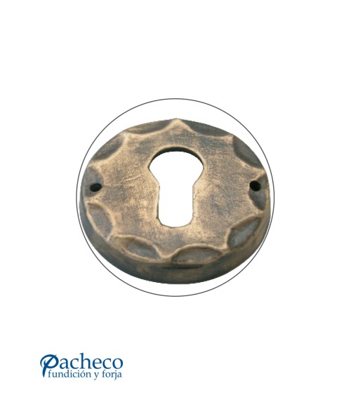 Bocallave rústica de latón patinado decorada para cerradura de puerta