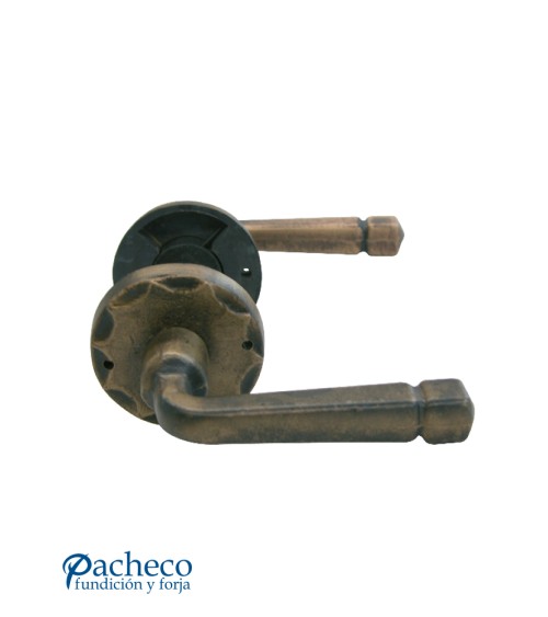 Manilla rústica de latón patinado para puerta de interior