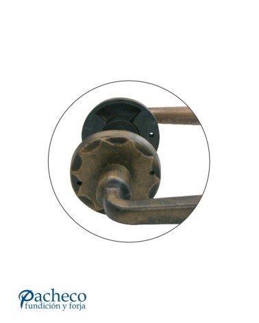 Manilla rústica de latón patinado para puerta de interior