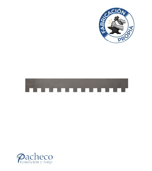 Greca de hierro diseño cuadrado escalonado para acabado decorativo de balcones y tejadillos