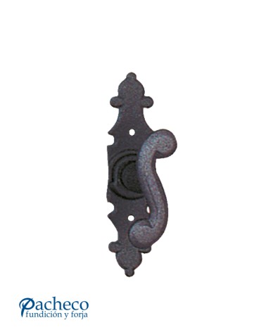 Tirador de hierro forjado tipo hélice decorada para puerta rústica