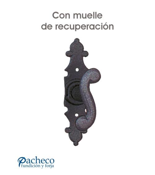 Tirador de hierro forjado tipo hélice decorada para puerta rústica