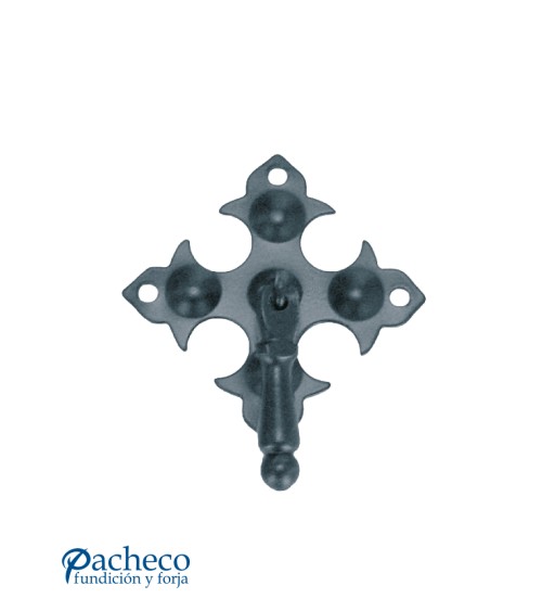 Tirador de forja rústica en cruz decorada para arcones y muebles tradicionales