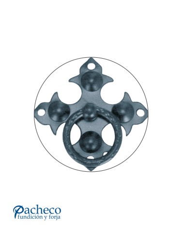 Llamador de forja rústica en cruz con anilla para portón tradicional