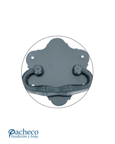 Llamador de forja rústica en anilla con placa decorada para puerta de hierro