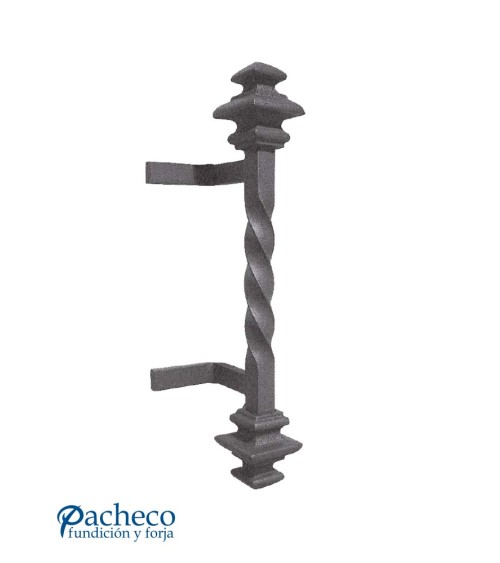 Tirador de hierro forjado entorchado con remates decorativos para puerta de portal